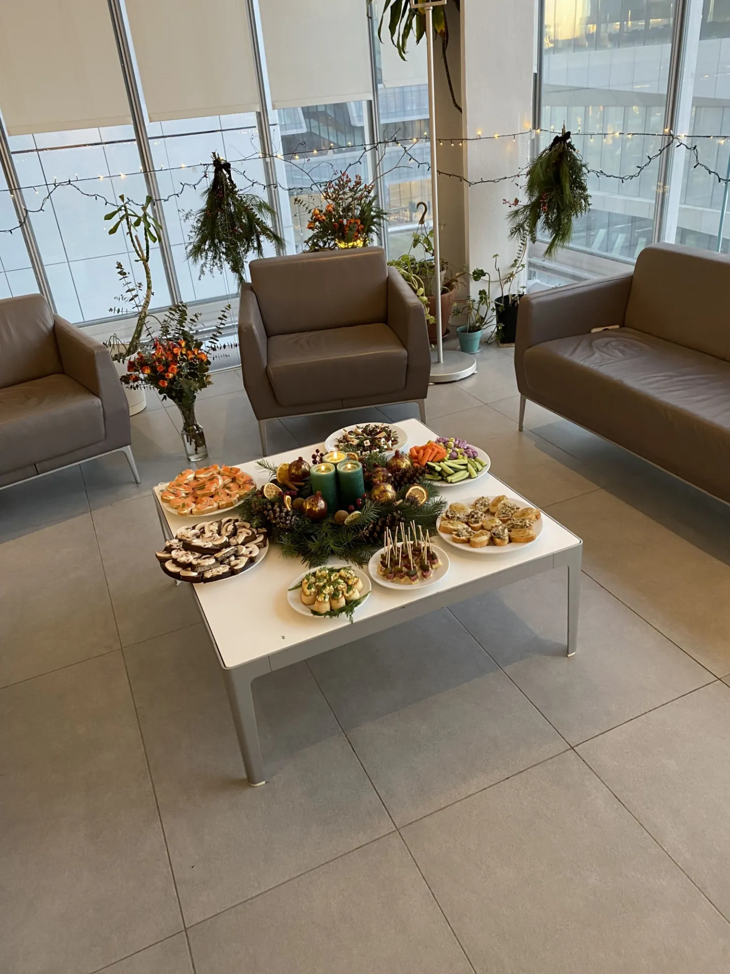 festive decorations throughout the interaction room 
